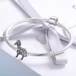 Ezüst charm, zebra