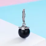 Ezüst charm, fekete gyöngy