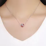 Ezüst charm, piros szív