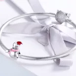 Ezüst charm, hóember piros sapkával