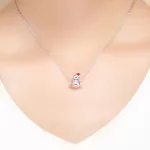 Ezüst charm, hóember piros sapkával