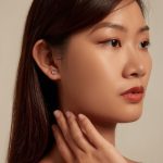 Ezüst fülbevaló holdkővel, rózsaszín