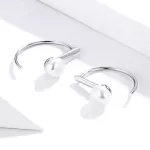 Ezüst fülbevaló fehér gyönggyel