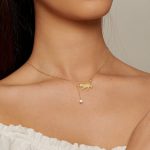 Ezüst nyaklánc macskamedállal aranyszínben