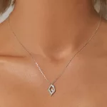 Ezüst női nyaklánc geometrikus medállal