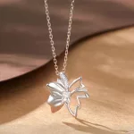 Ezüst női nyaklánc falevéllel