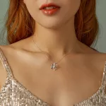 Ezüst női nyaklánc falevéllel